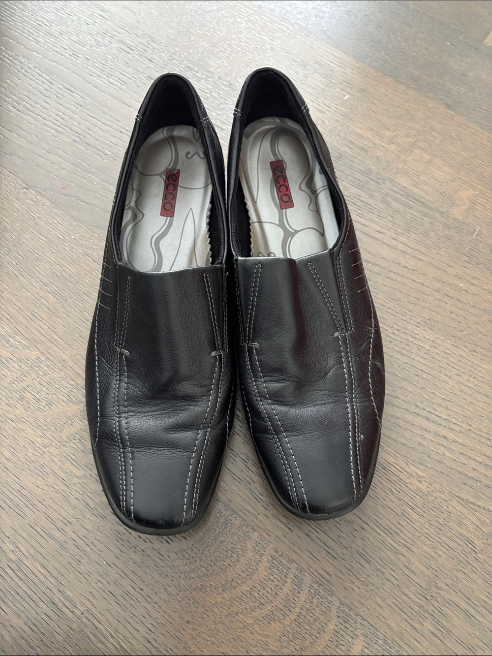 Ecco Black Leather Slip-On Loafers for women size 39